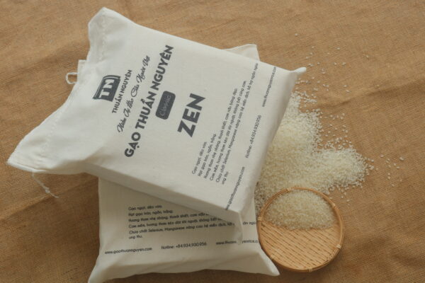 Round, white Japonica grains of Zen Thuan Nguyen Rice – soft texture, ideal for sushi and Asian cuisine