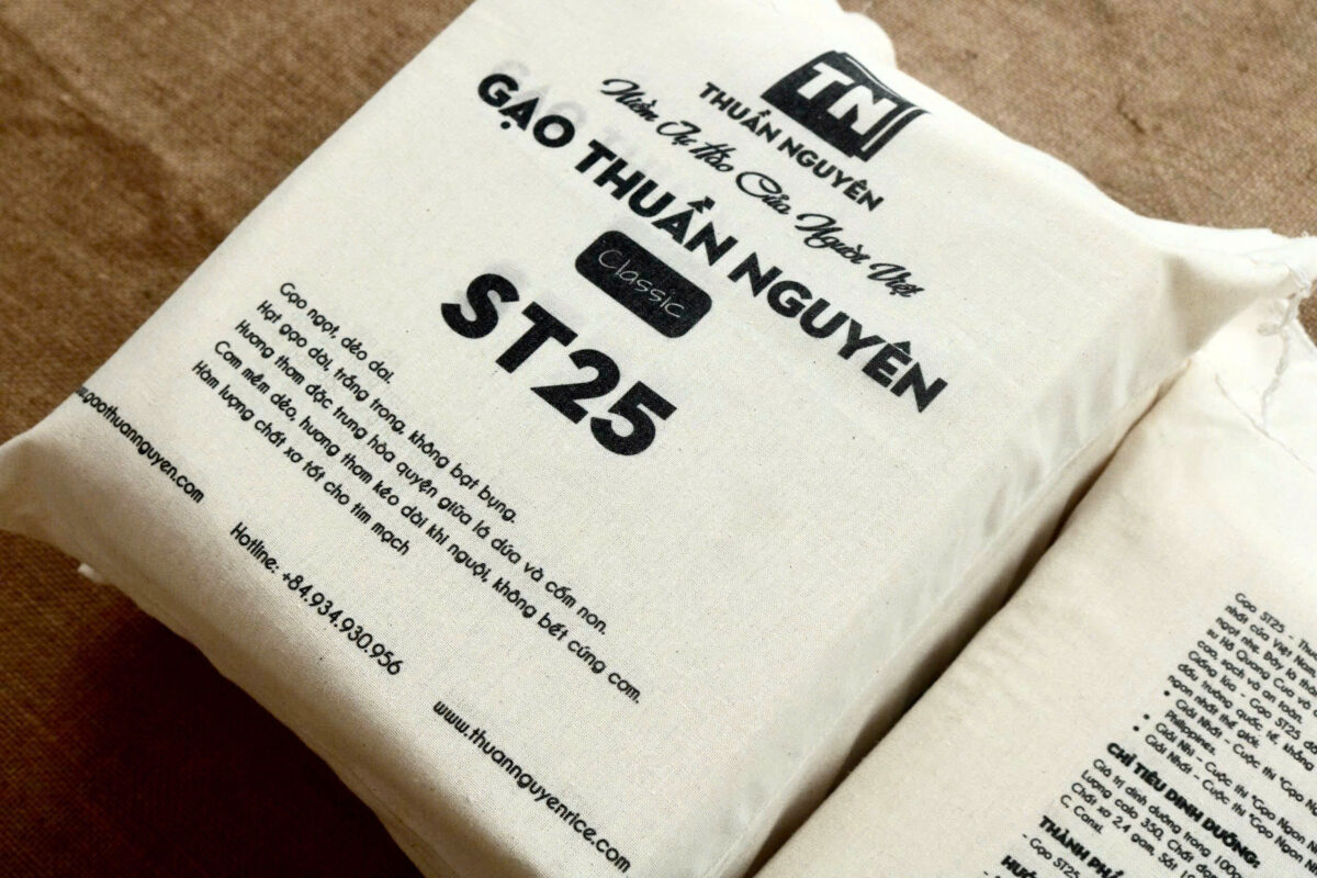 ST25 rice with vietnamrice for export by thuan nguyen rice